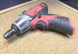 Шуруповет б/у milwaukee 2401-20 screwdriver m12 Шуруповет б/у milwaukee 2401-20 screwdriver m12