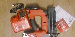 Нейлер milwaukee 2740-21ст