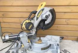 Торцовочная пила Dewalt DWS780